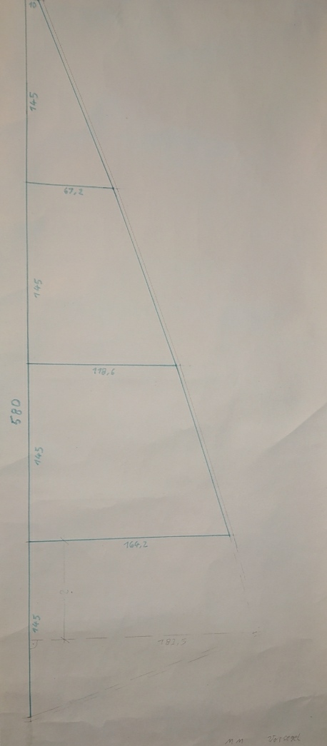 Unten wo das Fragezeichen ist, da fehlt mir ein Maß.<br />Die schwarze Outline ist die 4mm Toleranz.