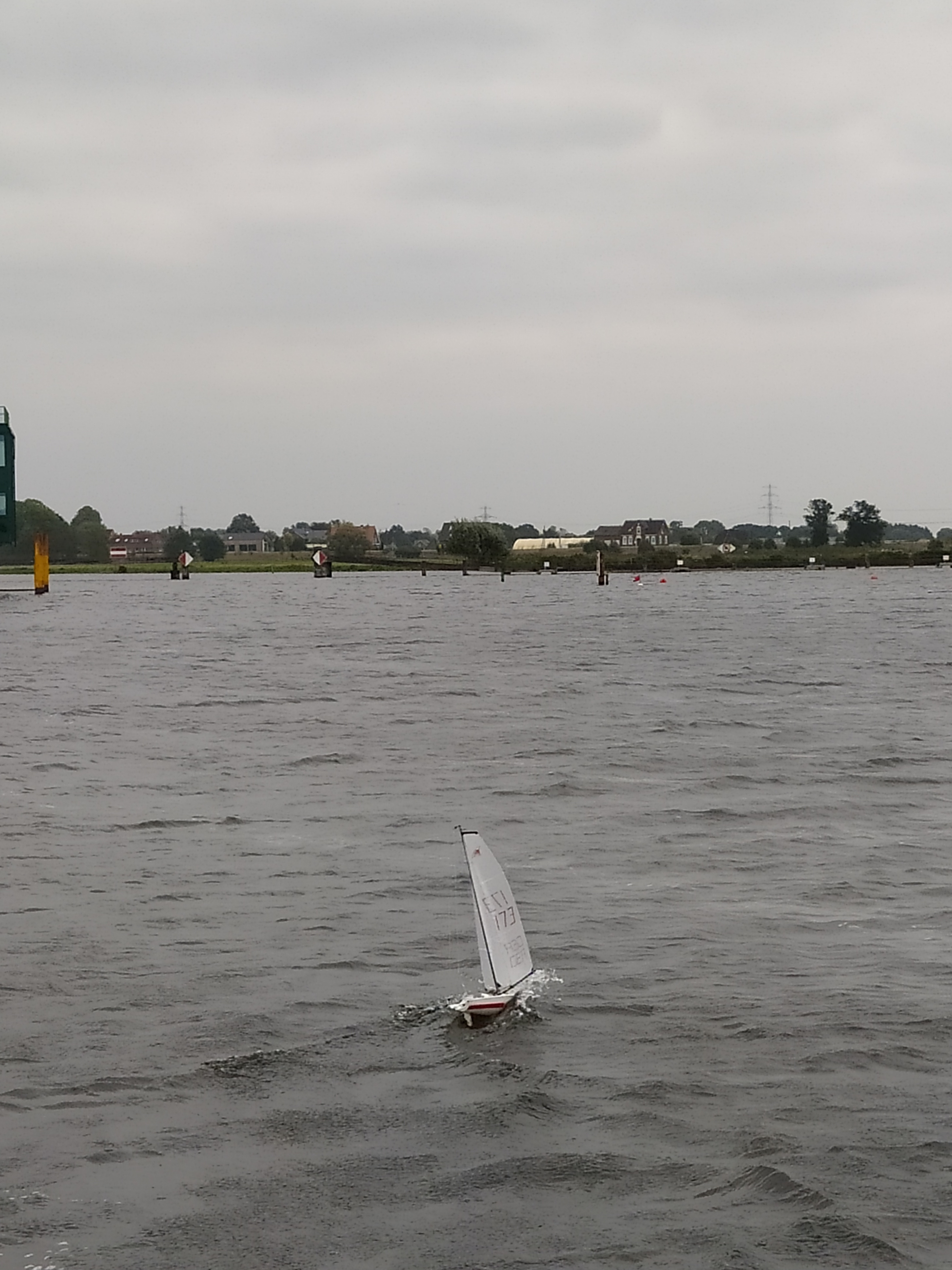 Aufpassen beim segeln. Nicht fotografieren.