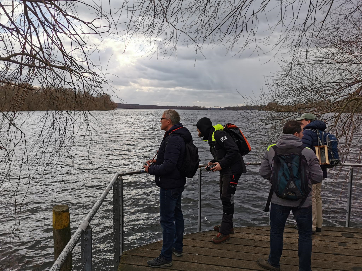 Die Skipper beim umfahren der kleinen Landzunge