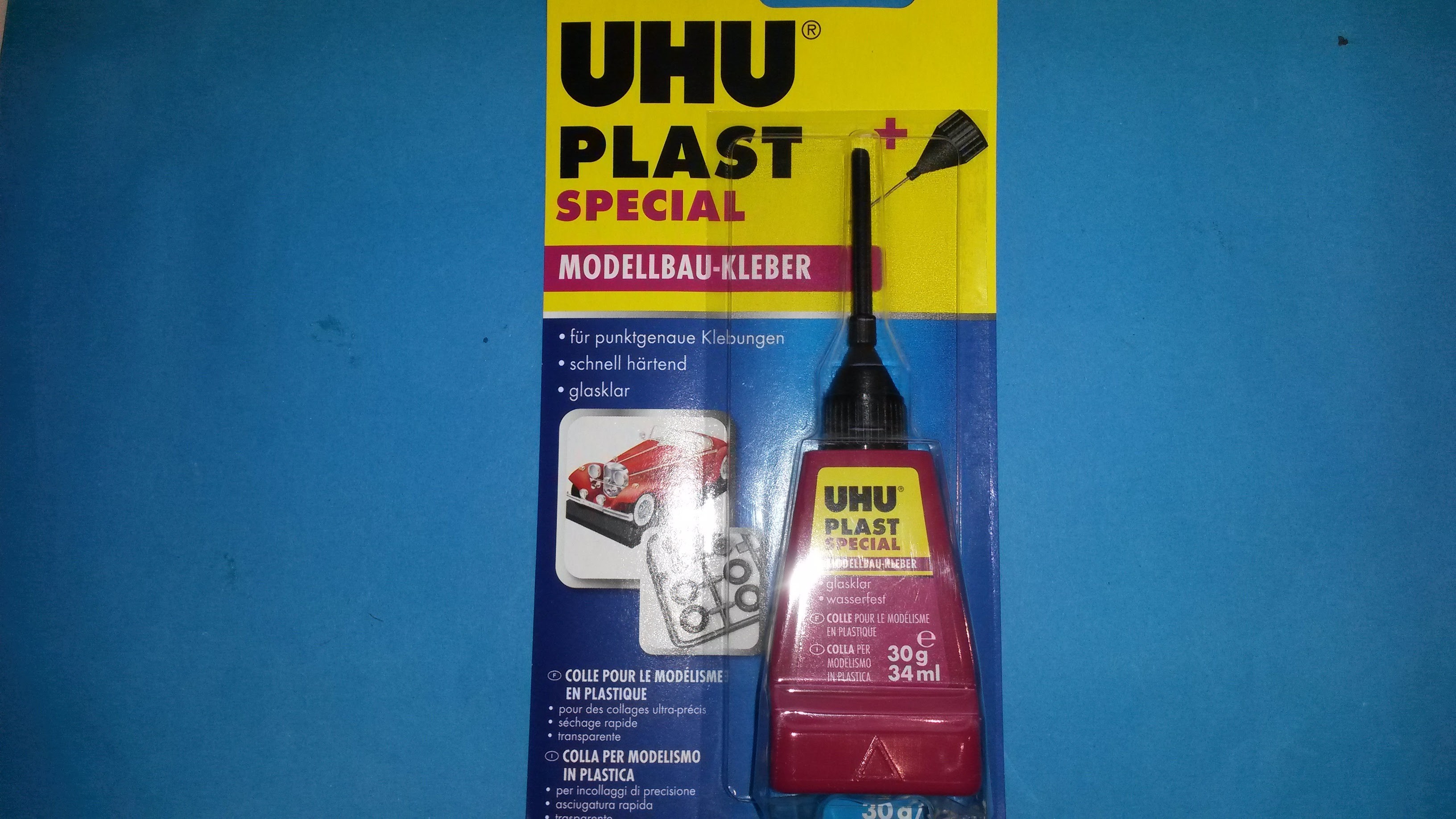 uhu plast.jpg