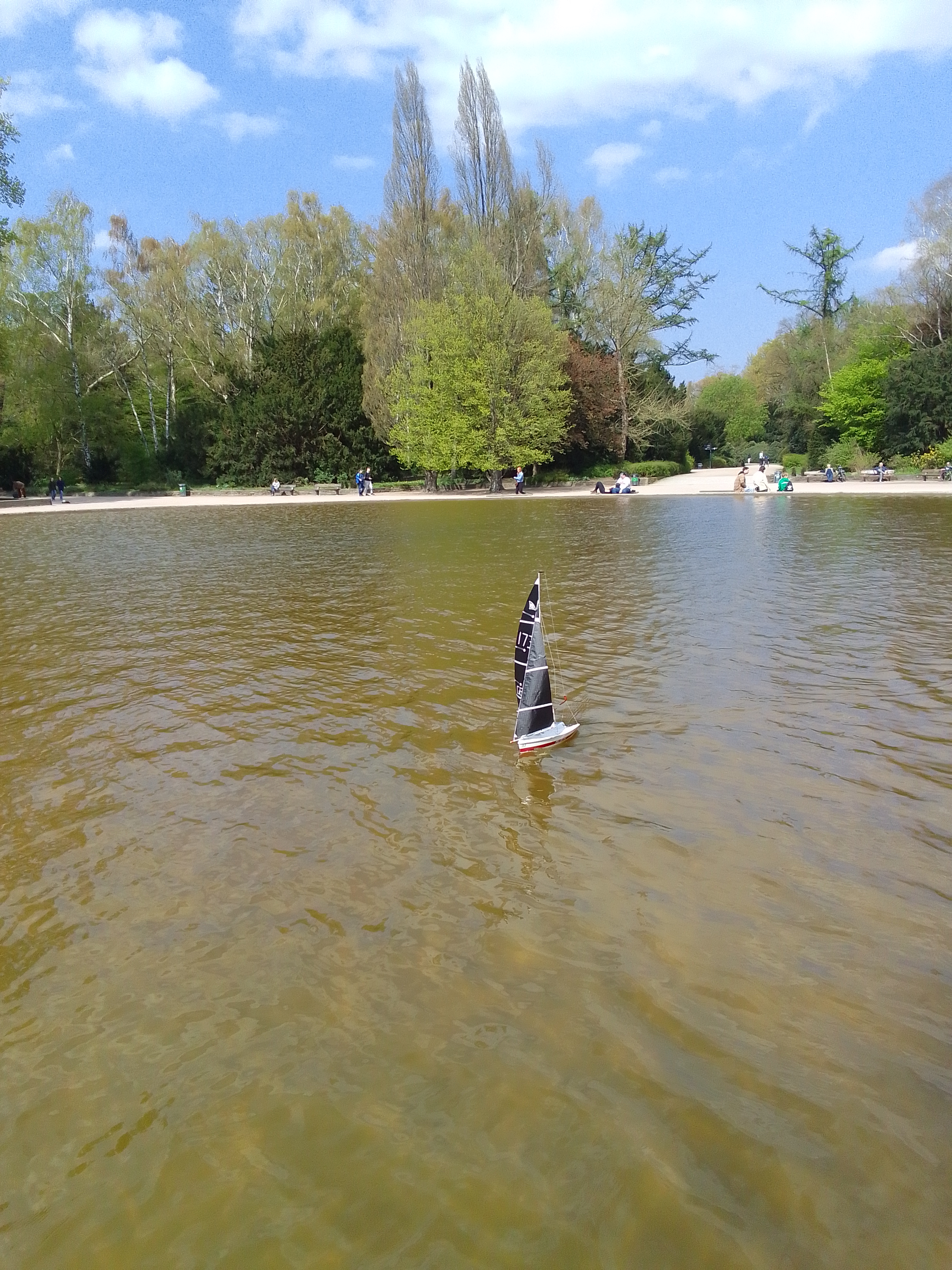 Ganz gemütlich heut'. Geht auch mal ohne Regatta.