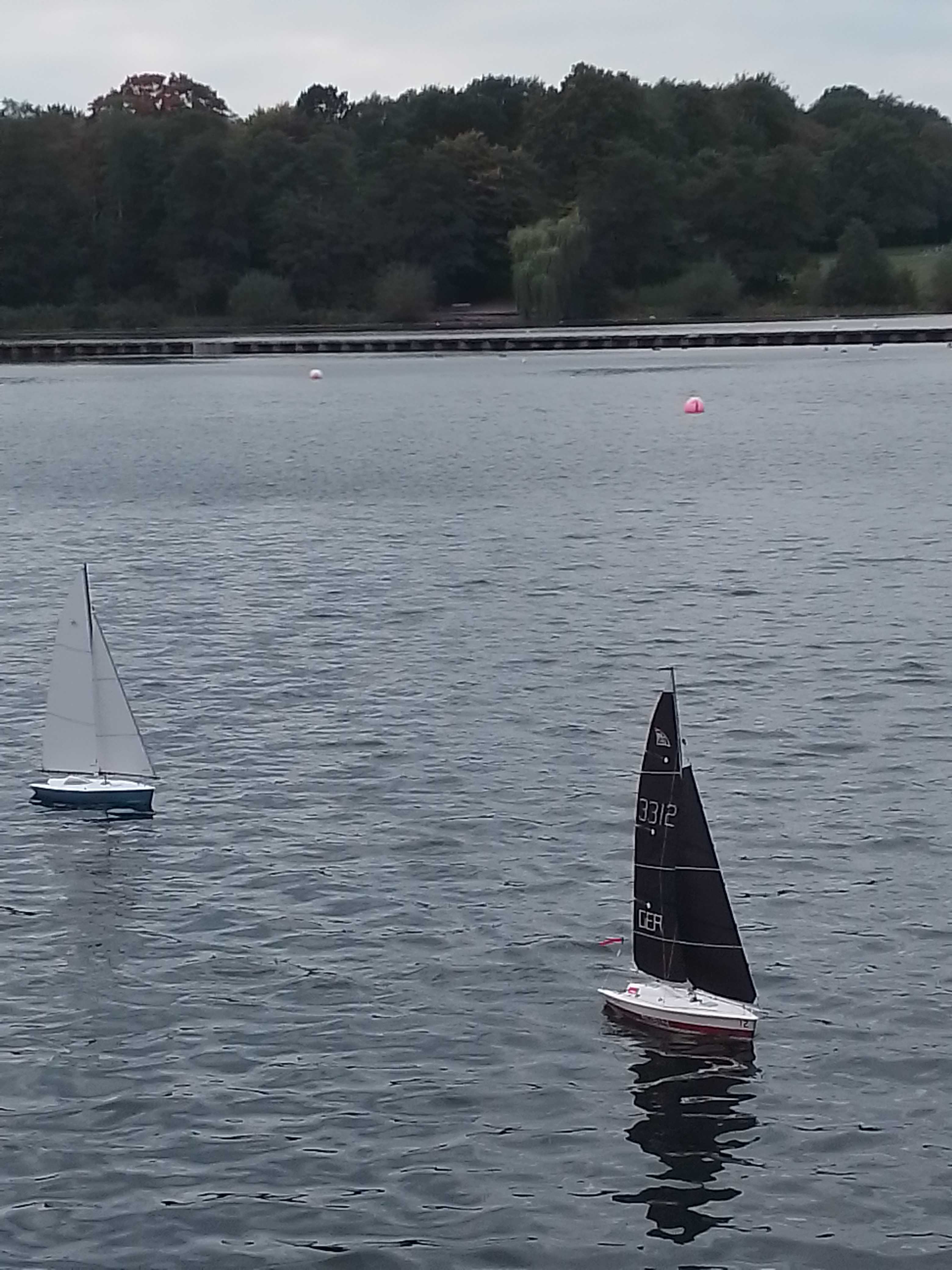 Das war das erste Rennen. Der Wind war wieder so, wer ihn bekam war weg. Für immer.