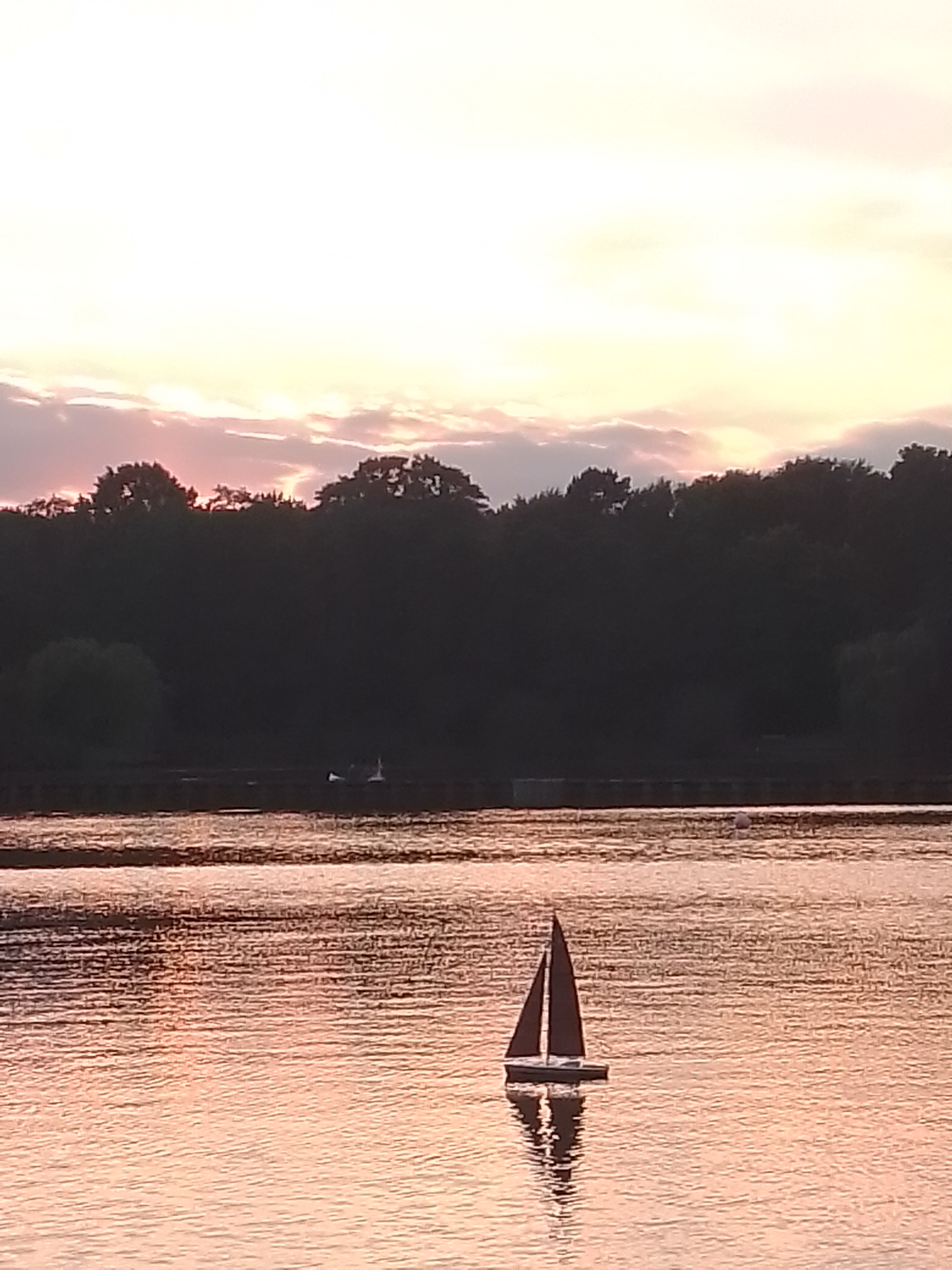 Sonne war heut, über den Wolken. Doch hier geht sie schlafen.