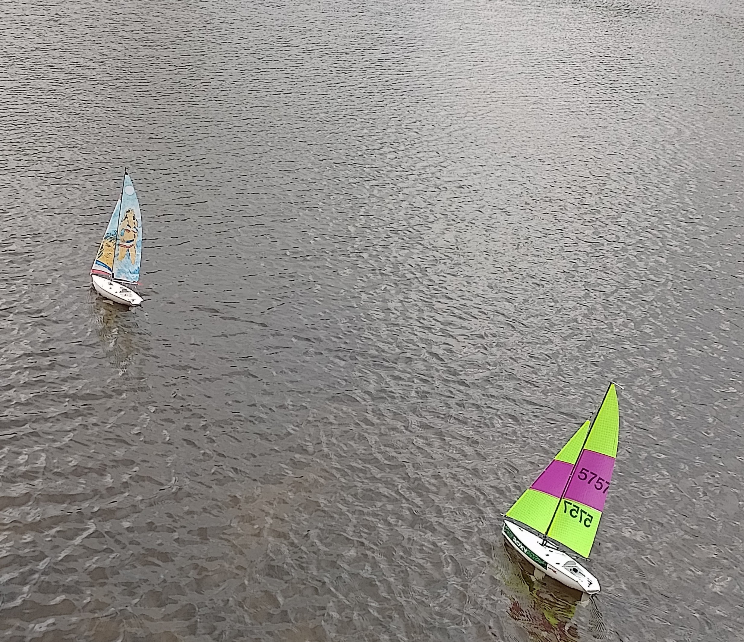 nMM ist von der ⛵ Geschwindigkeit minimal schneller, wie cMM. Hier hat die cMM früher den Windhauch bekommen.