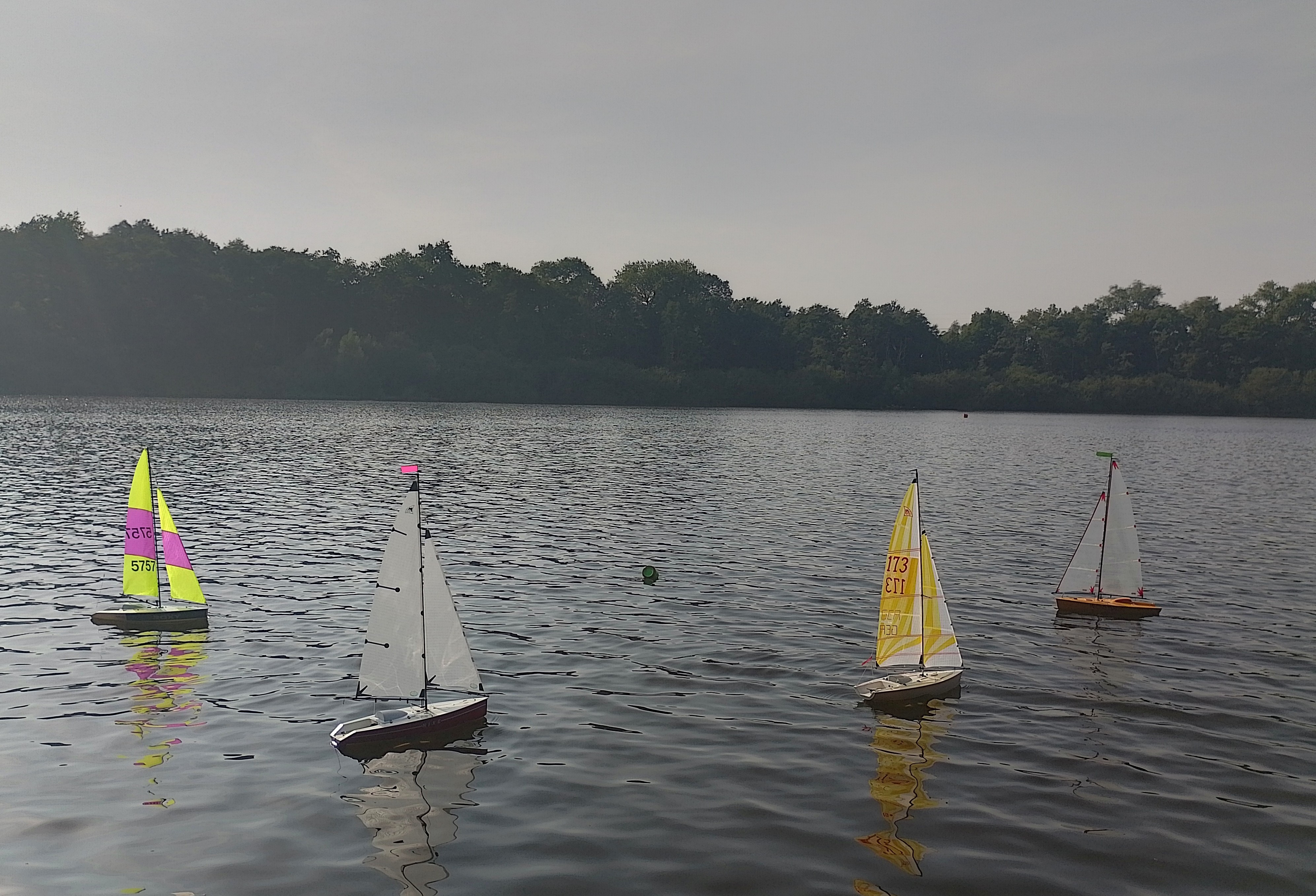 Up &amp; Down, 2 Runden. Zieleinlauf vor dem Wind. Bei 4 ⛵ten geht es locker. Erik 5757 gewann.