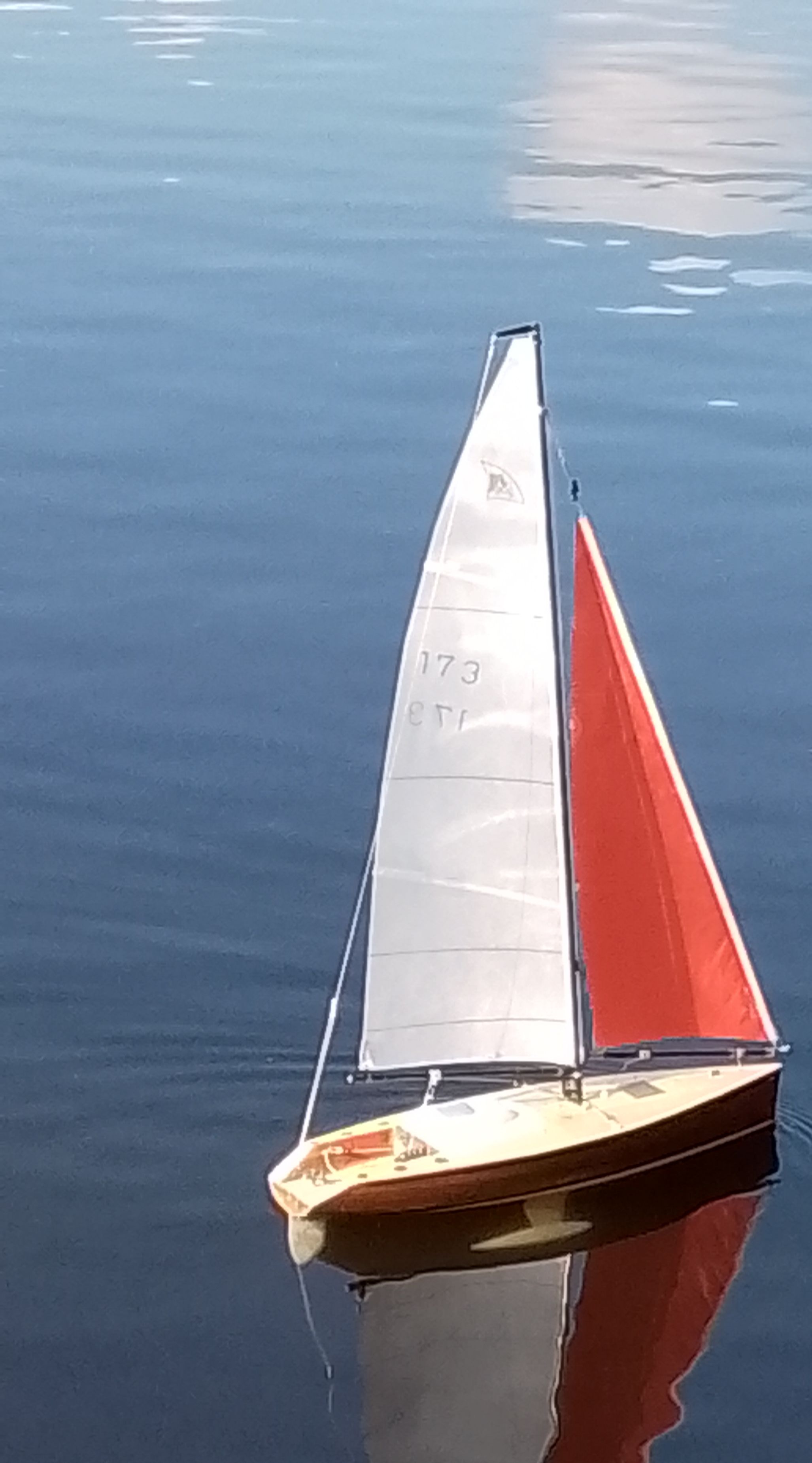 Macht auf dem Wasser einen guten Eindruck. Beim segeln optisch gut zu erkennen.
