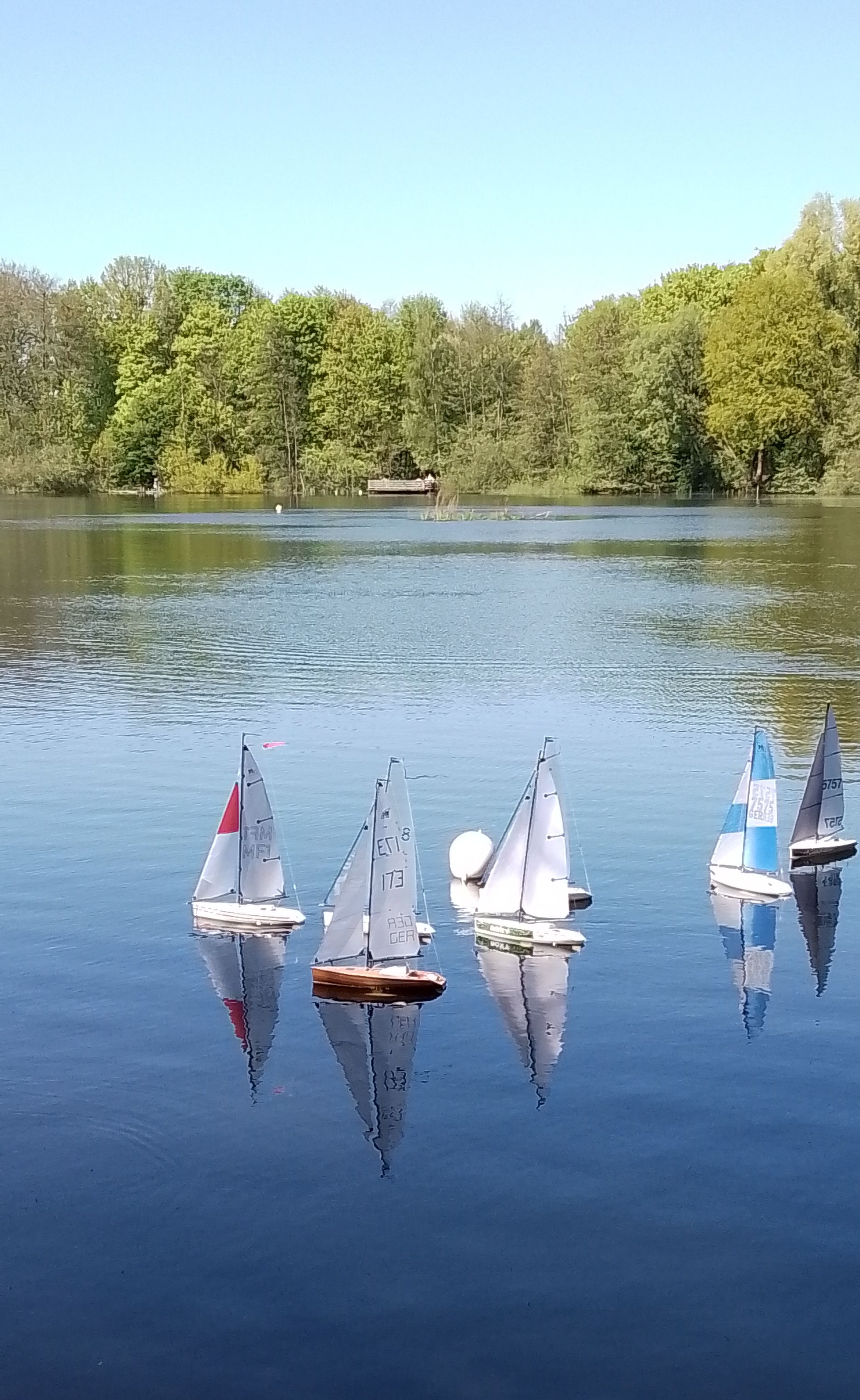 Kurz vorm Start. Danach vor dem Wind zur Leemarke.